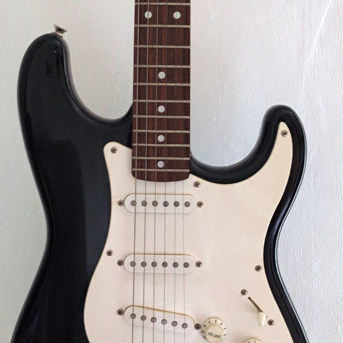 Squier fender strat style - by, strat-style
