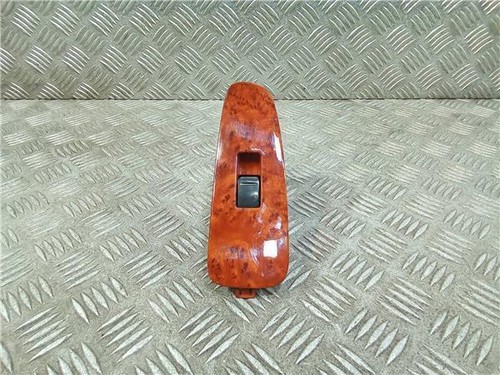 76a047 right front window - right,