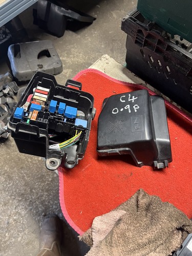 Renault clio fusebox fuse box - clio,