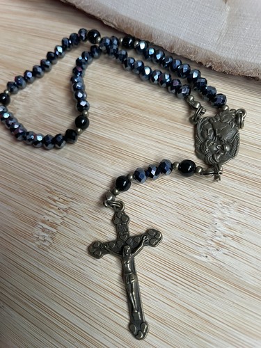 Holy family black agate cut