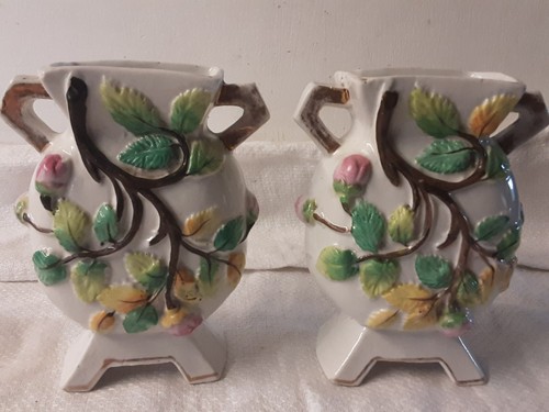 Pair vintage urns - hull, art