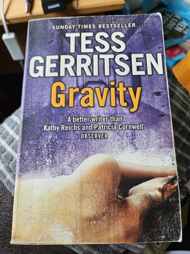 Gravity tess gerritsen - by,