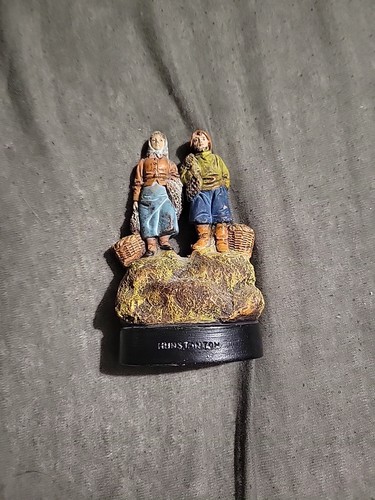 Terracotta statuette figurine - terracotta, statuette/figurine