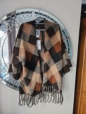 Poncho Bu Designer James