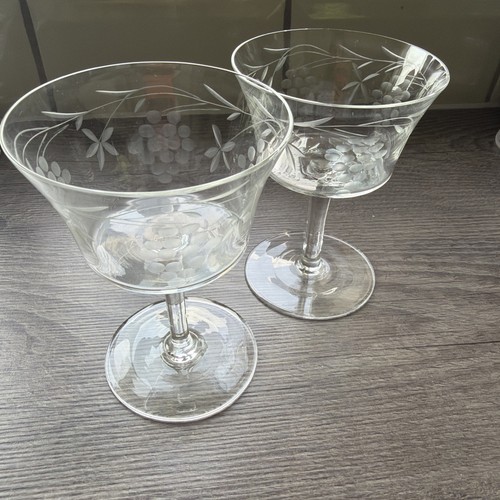 Stylish pair vintage art - pair,