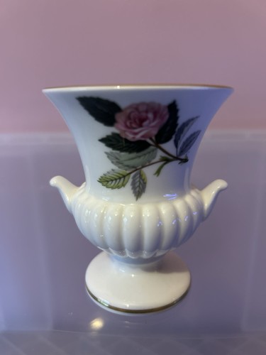 Wedgwood bone china - vase, in