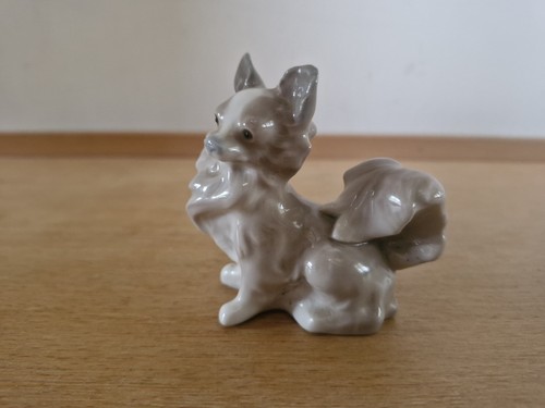Lladro papillion dog hand - papillion,