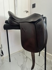 Silhouette Dressage Saddle 17"