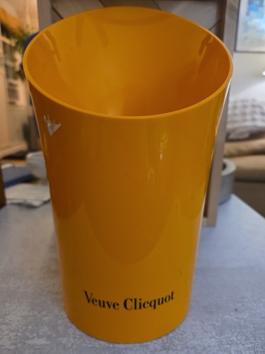 Veuve clicquot champagne - clicquot, 15"