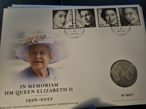 Queen elizabeth 5 - £5, coin