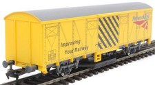Gaugemaster GM4430101 OO Gauge Network Rail Track Cleaning Wagon