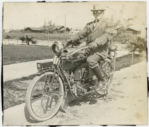 Antique motorcycle photo - photo, 1900s