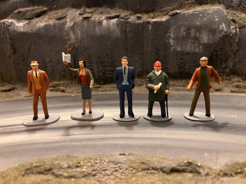 Painted spectators 1 32 - painted,