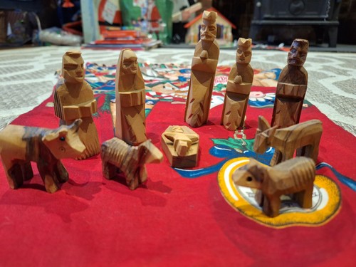 Vintage hand carved olive wood - carved,