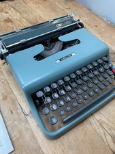 Olivetti Typewriter Lettera 22