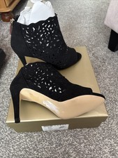 Coast size 3 (36) black faux