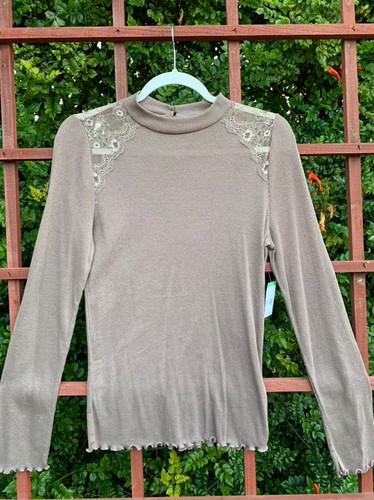 Bongo lace shoulder keyhole - lace,
