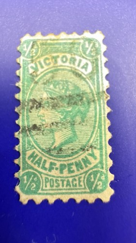 Queen victoria half - queen,