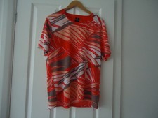 TIGI RED/WHITE/GREY SHORT SLEEVE TOP SIZE 22/24 BNWOT