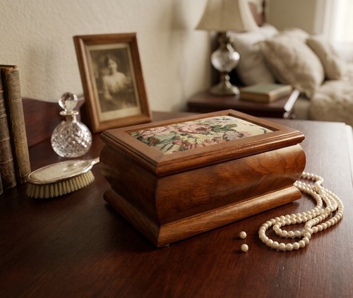 Vtg wooden keepsake jewelry - wooden,