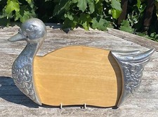 QUALITY SERVING / CUTTING BOARD RUBBERWOOD & SILVER METAIL DUCK HEAD & TAIL
