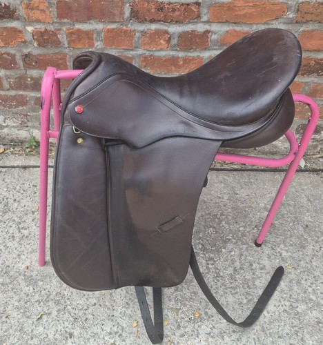 Albion med dressage - 17.5",