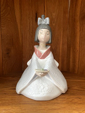 Porcelain Figurine Nao by Lladro 'Flowers of the Orient' #1270