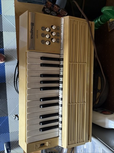 Magnus electric chord organ - ,