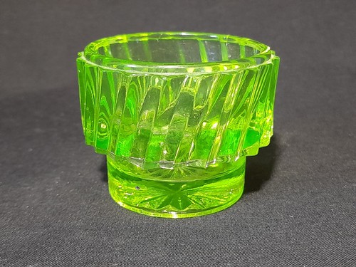 Antique green uranium - green,