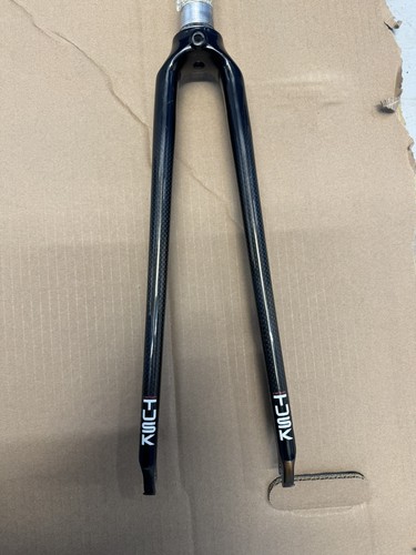 700c tusk air - 700c, carbon
