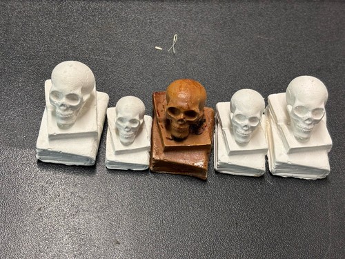 Memento mori skull - mori, figures