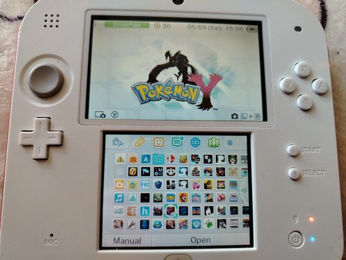 Nintendo 2ds white red plays - nintendo,
