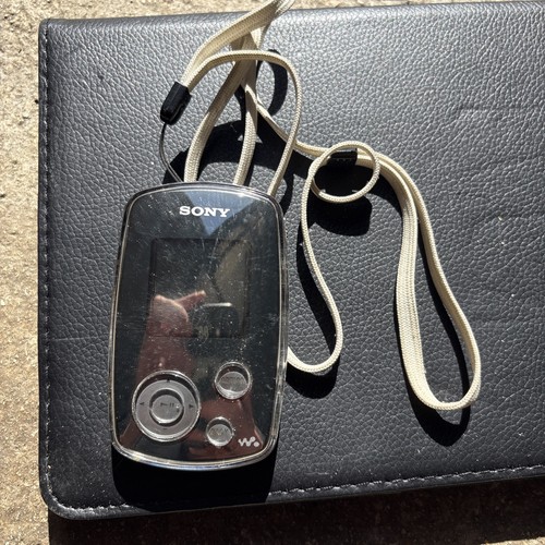 Sony a1000 walkman digital - sony,