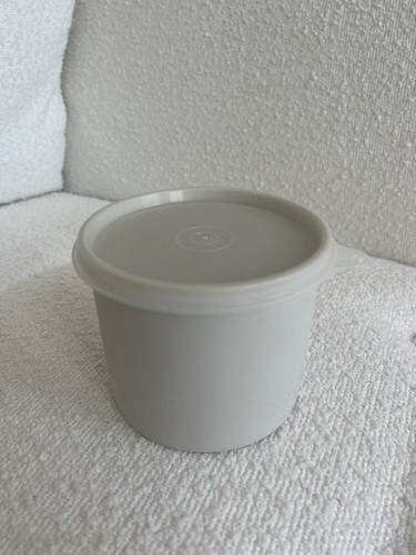 Vintage tupperware round - tupperware,