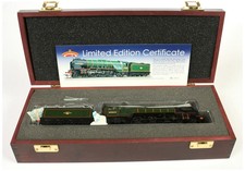 Bachmann 20-2009 Class A2 4-6-2 60532 Blue Peter BR Brunswick Green Wooden Box