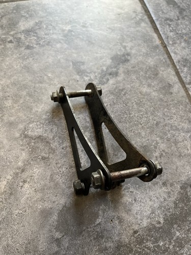Dt125r engine mounting bracket - mounting,
