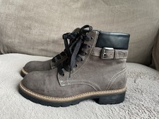 Landrover Women’s Walking