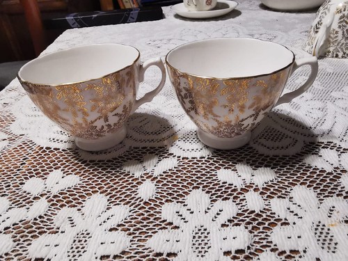 Pair vintage royal vale - vintage,