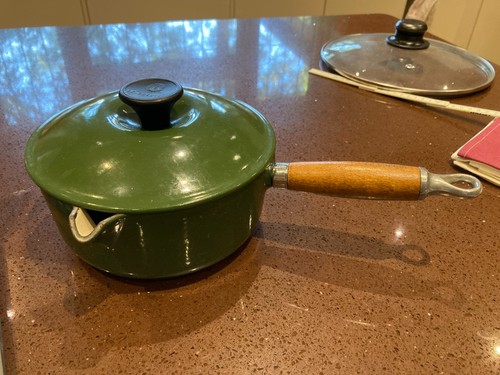 Vintage creuset cast iron - le,
