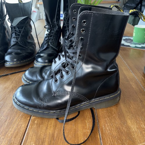 Martens airwair hole - dr,