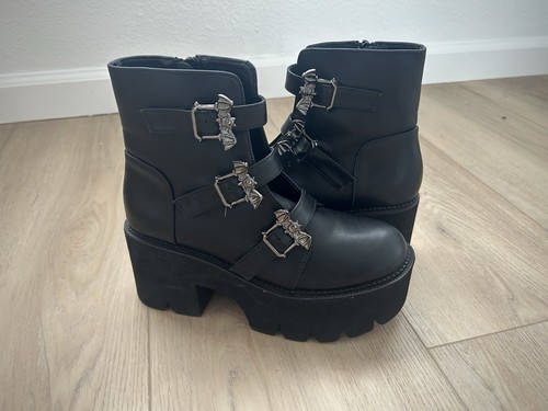 Y2k goth platform combat boots - goth,