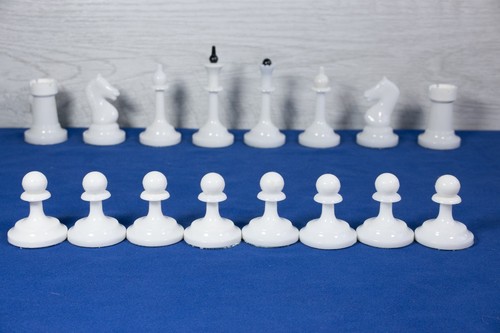 Mordovian plastic chess set - , /