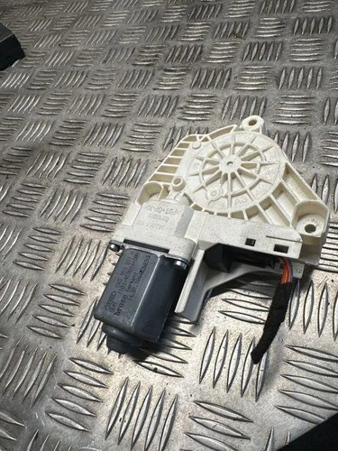 Audi rear left window - q5,