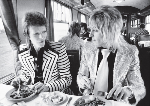 David-Bowie-Mick-Ronson-Candid