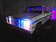 CLASSIC NEW YORK POLICE 1984 CHEVY PICK UP WITH WORKING LIGHTS 1/18 CAR IN CASE
