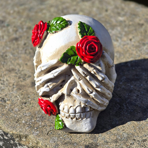 Gothic skull figurine spooky - gothic,