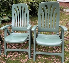 2 Plastic Garden Lawn  Chairs