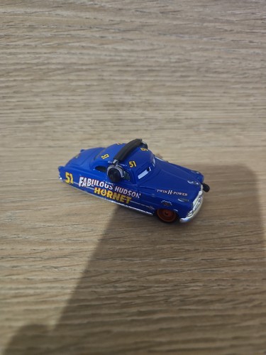 Doc hudson disney - cars, figure