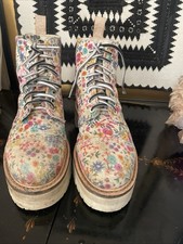 Dr. Martens   Wanderlust