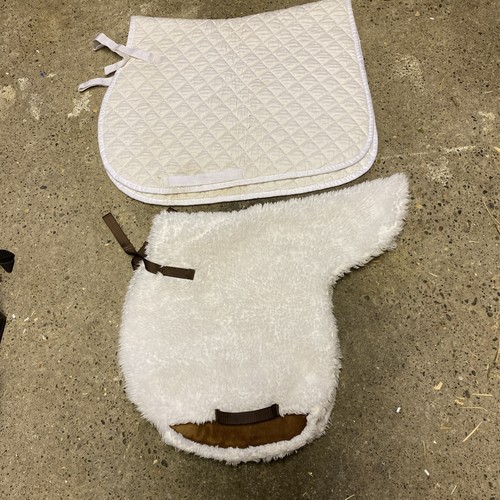 White saddle cloths pads - 2,